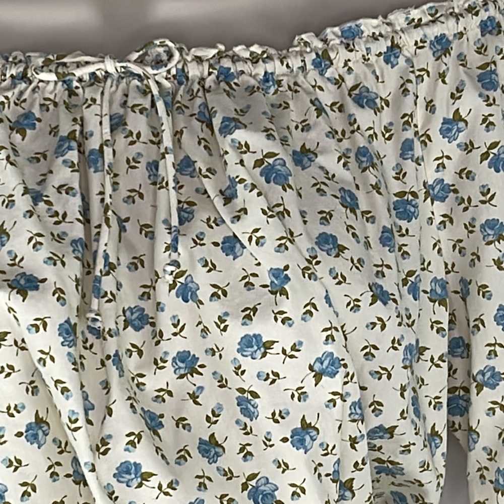 DKNY JEANS Off The Shoulder Smocked Waist Top - Picture 2 of 6